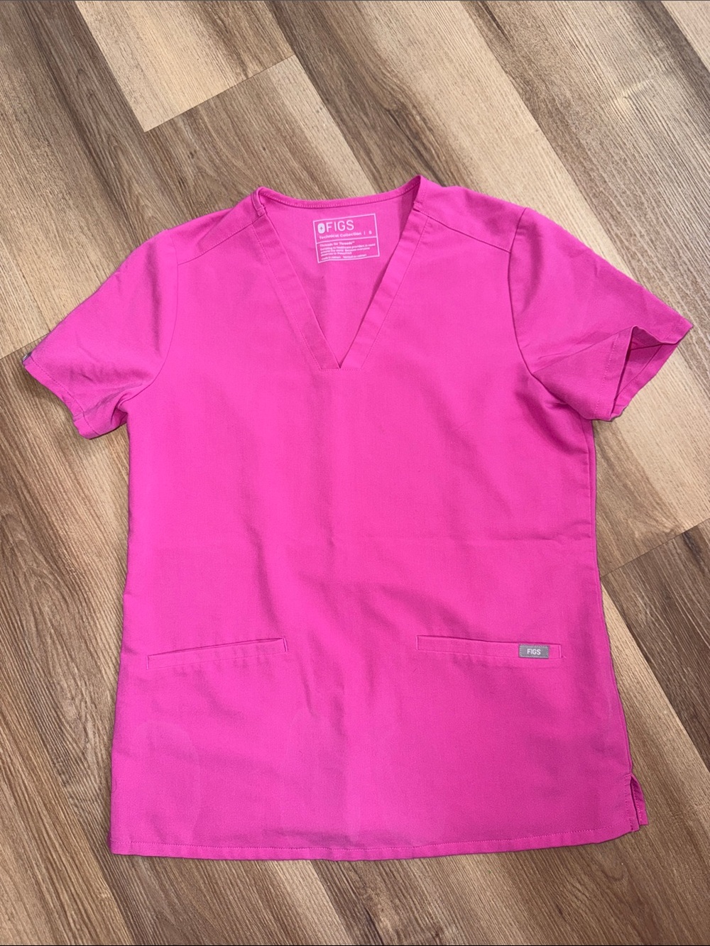 FIGS Casma Three-Pocket Scrub Top in Shocking Hot Pink Nurse Uniform Small